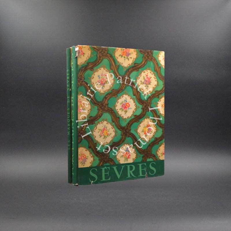 Sèvres Le XVIIIe Siècle par Pierre Verlet. Les XIXe & XXe Siècles par Serge Grandjean. Les Marques de Sèvres par Marcelle Brunet